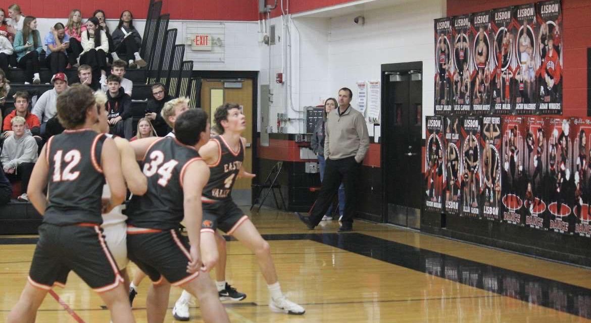 Easton Valley Boys Basketball Team Takes Two Losses Back-to-Back