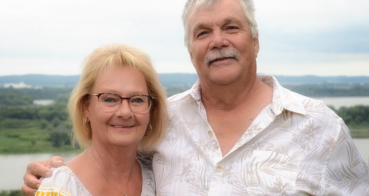 Jon and Janet Lee of Preston Celebrate 50th Wedding Anniversary on July 19th