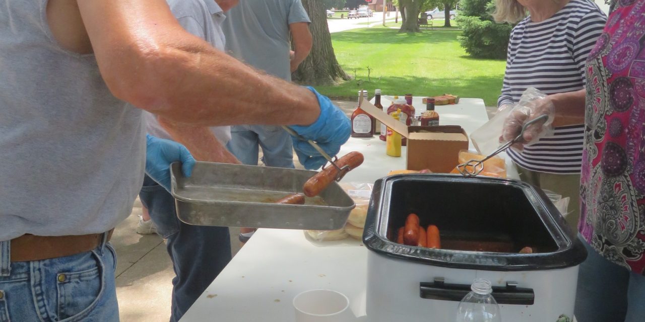 Share the Harvest Holds Food Stand Fundraiser During Farmer’s Market